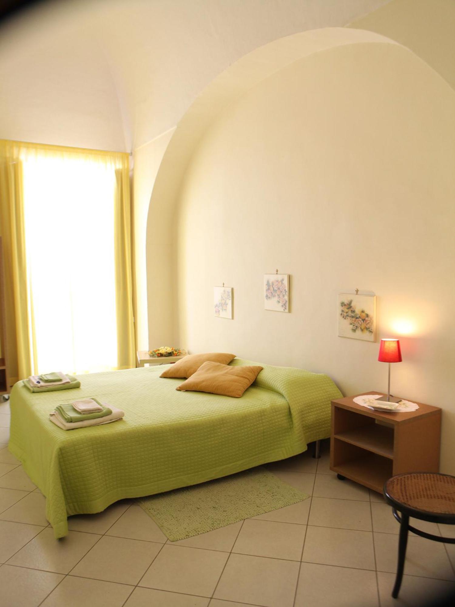 Il Giardino Di Tonia - Oplontis Guest House - Bed & Garden - 토레 안눈치아타 객실 사진